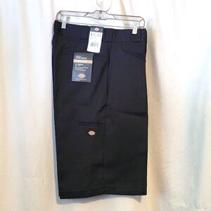 Dickies Men's Size 34 x 13 Loose Fit Multi-Use Pocket Twill Work Short Black